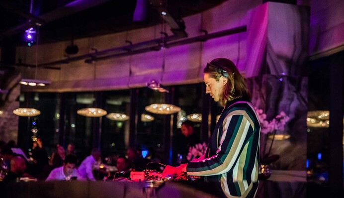 Сын 23-го президента Франции развлекал гостей элитного ресторана в Киеве