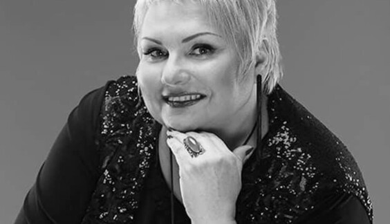 Цветы и слезы: в Житомире простились с погибшей звездой 