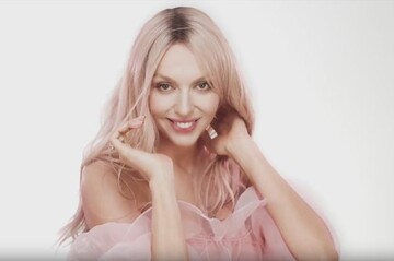 Оля Полякова разделась в эфире 