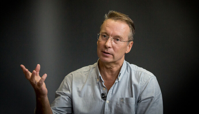 Росіян розважають убогими і жалюгідними жартами, щоб не заважали Путіну грабувати країну - Дмитро Чекалкін