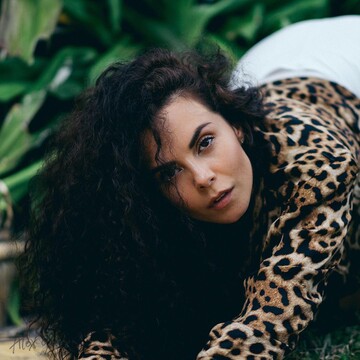 Вульгарно и дешево: Каменских разочаровала поклонников хищным образом