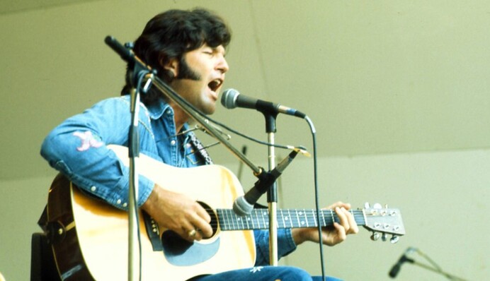 Его песни пел Элвис: умер известный певец и композитор