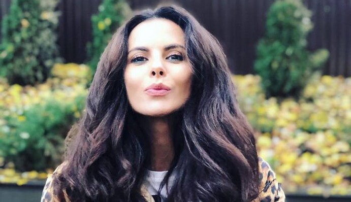 Бесстыдница: Каменских показала обнаженные ягодицы