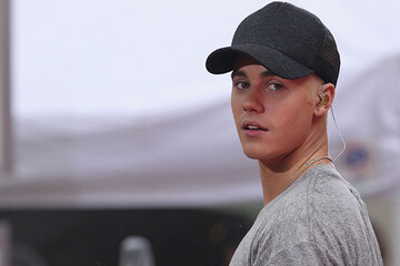 Джастин Бибер постригся налысо