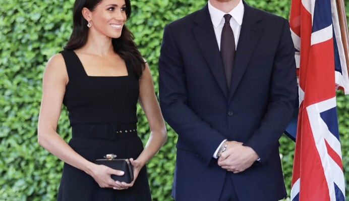 Подвел наряд: беременная жена британского принца засветила нижнее белье