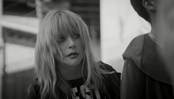 Рок-звезда со слезами: Пугачева снялась в клипе своего стилиста