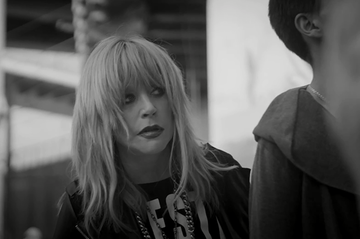 Рок-звезда со слезами: Пугачева снялась в клипе своего стилиста