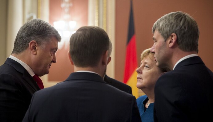 Поиск новых решений по Донбассу: зачем Меркель приезжала в Украину