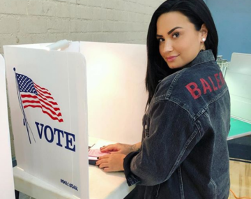 Как знаменитости ходят на выборы: голливудские звезды массово делятся фото