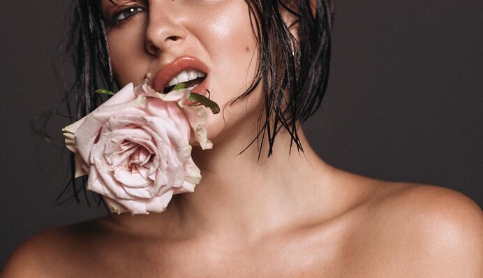 Певица Нюша впервые стала мамой