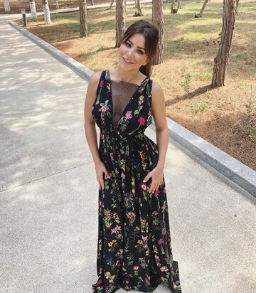 Не по возрасту: Ани Лорак раскритиковали за выбор наряда