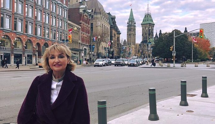 Жена генпрокурора пришла в Раду в модных сапогах за 1300 евро