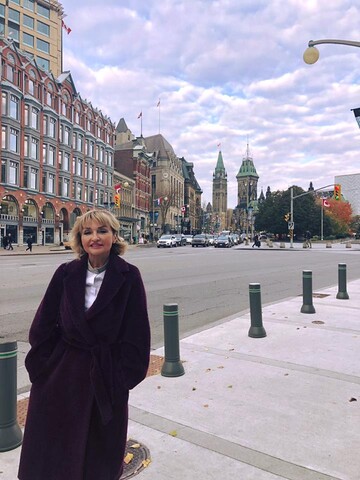 Жена генпрокурора пришла в Раду в модных сапогах за 1300 евро