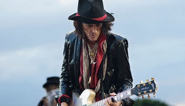 Гитариста Aerosmith экстренно госпитализировали после шоу