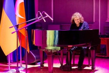 В Киеве прошел концерт известного турецкого пианиста и композитора