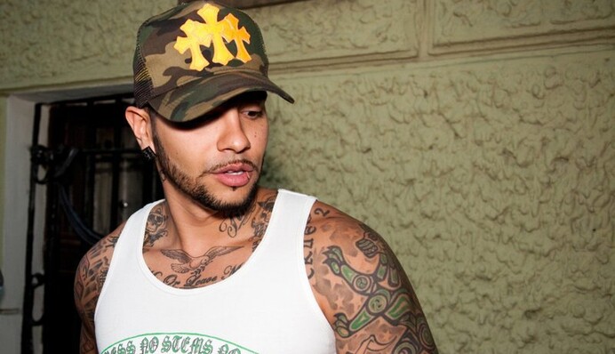 Вандалы напали на магазин Тимати