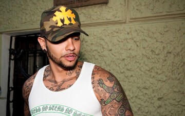 Вандалы напали на магазин Тимати