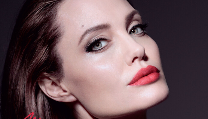 Злодейка: Джоли недовольна своим статусом после развода с Питтом