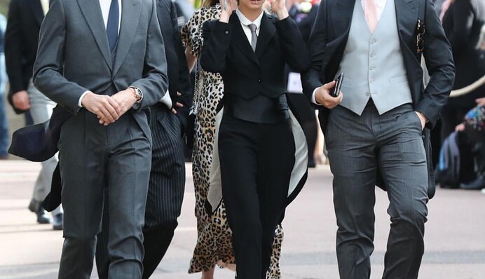 Модель Кара Делевинь объяснила, почему нарушила дресс-код на свадьбе принцессы Евгении