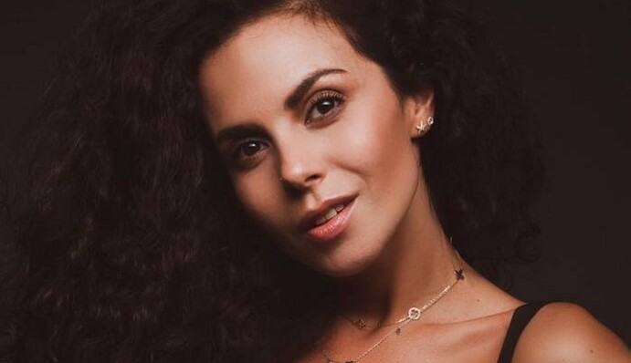 Каменских очаровала красотой в стильном наряде