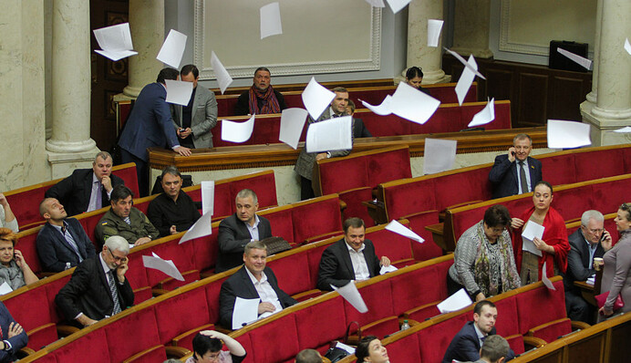 Квартирне питання: чому українці платять за житло нардепів-мільйонерів