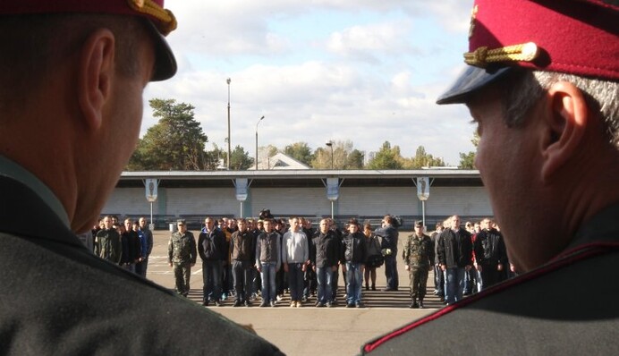 На грани провала: почему в Украине призыв в армию превратился в заячьи бега