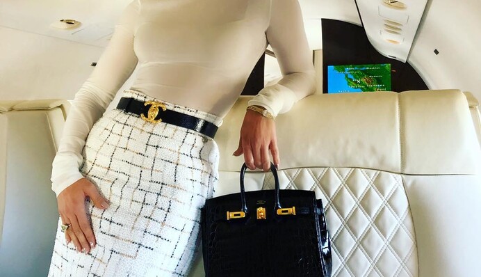 Стринги поверх брюк: Дженнифер Лопес обескуражила внешним видом