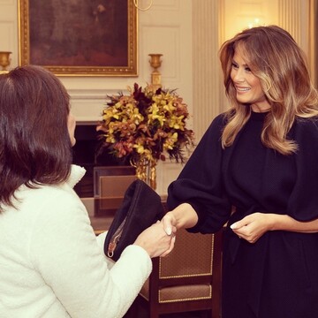 Мелания Трамп в наряде двухлетней давности восхитила фигурой