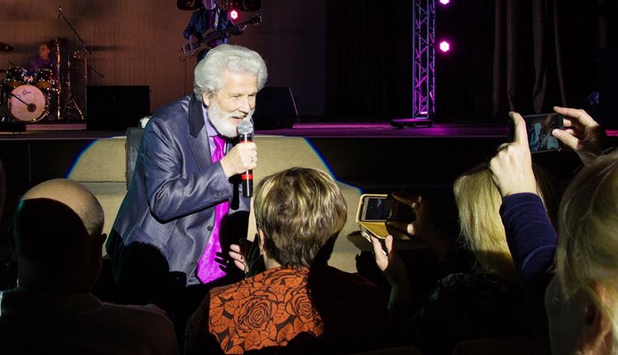 Исполнитель хита 