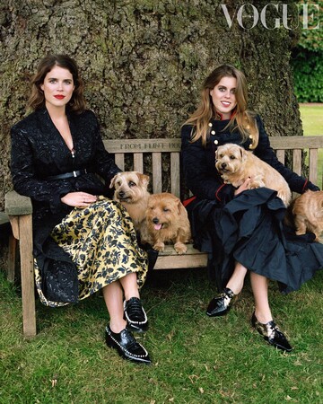 Внучка королевы Елизаветы II встречается с разведенным миллионером