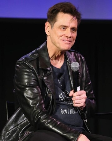 Джим Керри объяснил, почему ведет жизнь отшельника