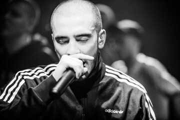 Танцы на машине и призывы к экстремизму: в России задержали известного рэпера