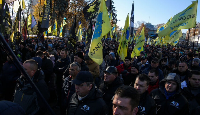 Дзвонили навіть з Москви: кому вигідно використовувати 