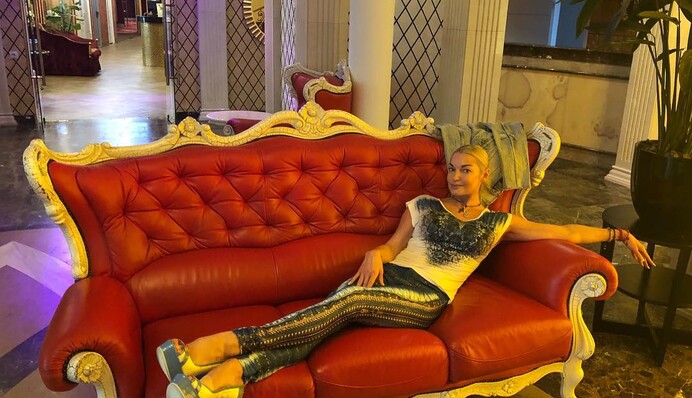 Пожалейте свою дочь: Волочкова разозлила сеть развратным фото с бойфрендом