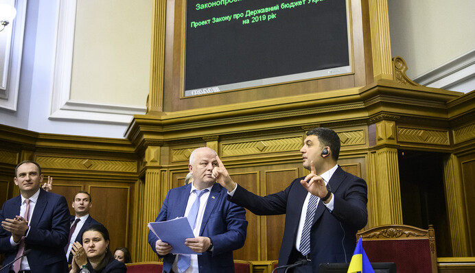 Бюджет у пакеті: як у Раді всю ніч боролися за грошові знаки