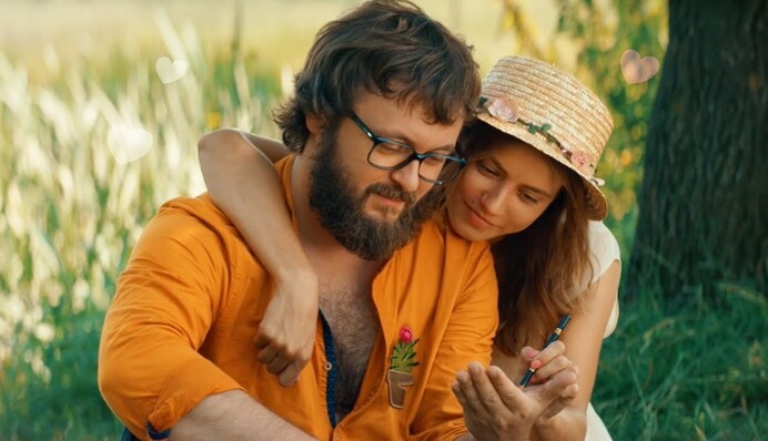 Любовь, романтика и поцелуи: DZIDZIO выпустил чувственный клип