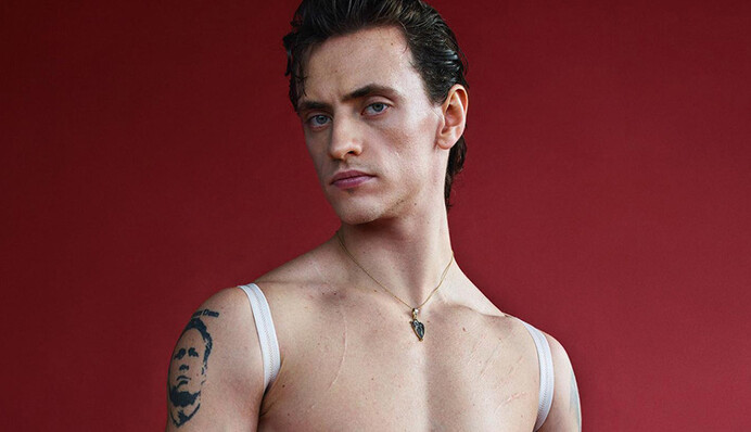 С портретом Путина и гербом Украины: известный танцор поблагодарил президента России