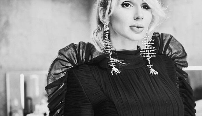 Лорак и Лобода отличились с нарядами на 