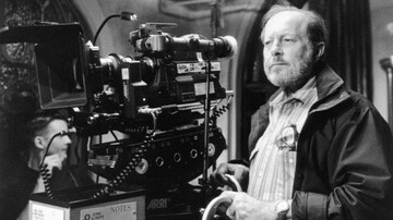 Умер режиссер фильмов с Боуи и Джаггером