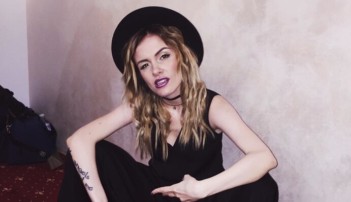 Украинская певица призналась в интимной связи с девушкой