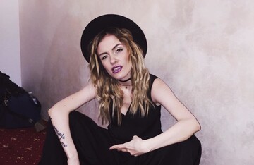 Украинская певица призналась в интимной связи с девушкой