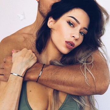 Знаменитая модель сделала фото с мертвым сыном