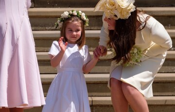 Платье дочери на свадьбе принца Гарри и Меган Маркл довело Кейт Миддлтон до слез