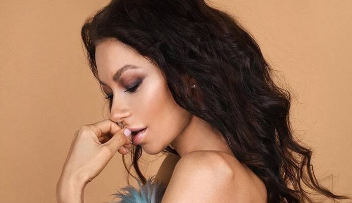 Топлес и в кружевных трусах: жена Ступки показала откровенное фото