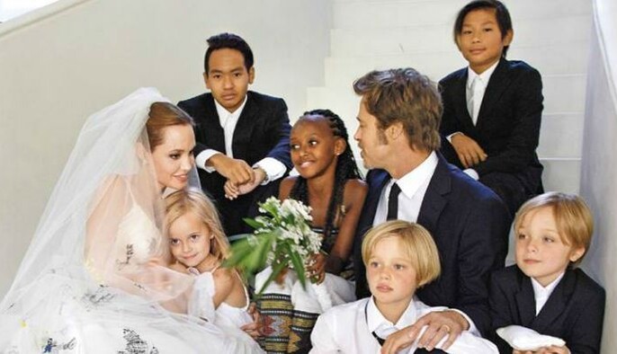 Развод Джоли и Питта откладывается: названа причина