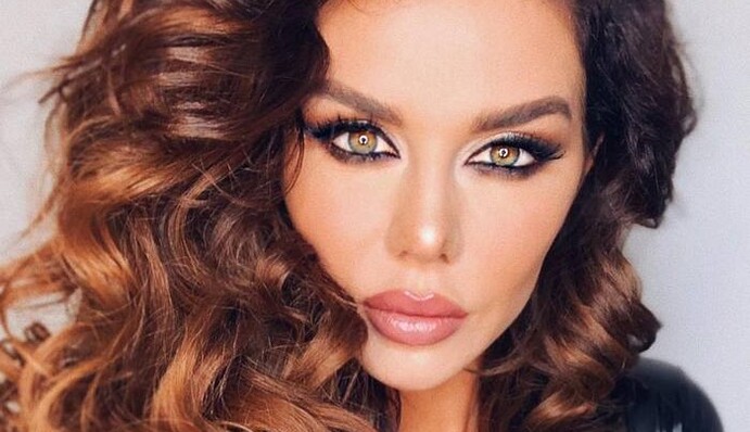 Седокова сверкнула грудью на концерте в Киеве