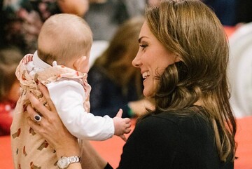 В праздничном образе: Кейт Миддлтон появилась на публике в юбке за две тысячи долларов