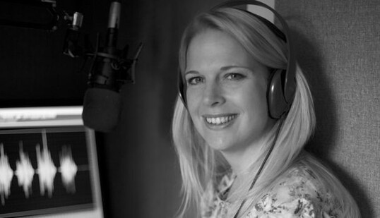 Прервала эфир и покончила с собой: известную ведущую нашли мертвой