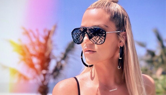 Сестра Кардашьян похвасталась подтянутой фигурой спустя восемь месяцев после родов