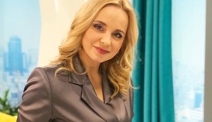 Лилия Ребрик похвасталась стройными ножками в мини за 2500 гривен